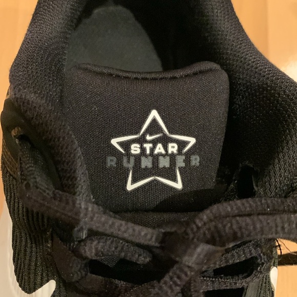 Nike Black & White Running Shoes - size 6 Youth - Picture 14 of 16